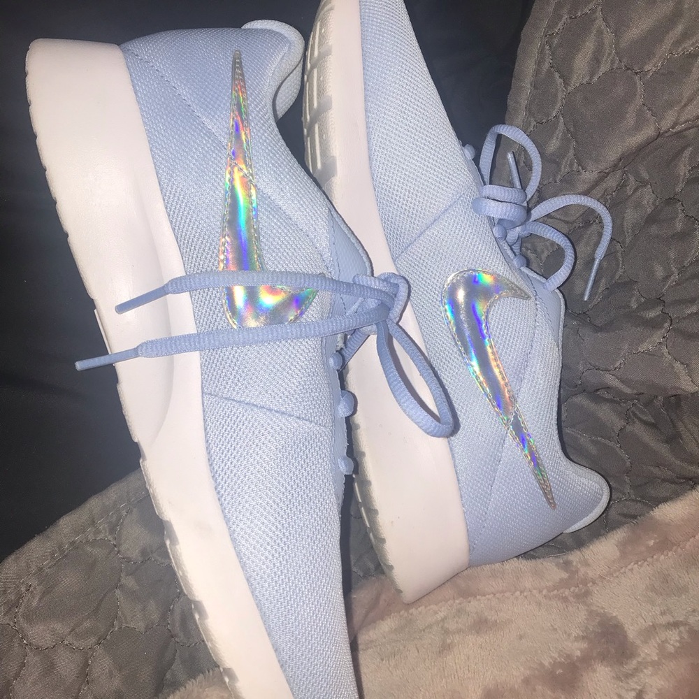 Blue size 9 Nike’s with luminescent Nike check